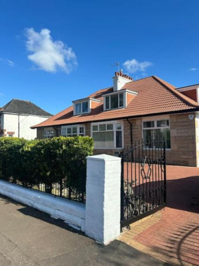 Entire Private 1 Bedroom - Guest Suite in Glasgow
